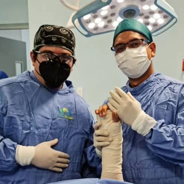 Slider image (8) Medina Flores Plastic Surgery